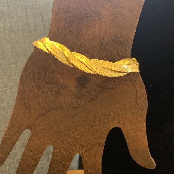 Four Vintage Gold Tone Bracelets 7-7.5” Faux Pearl AB Rhinestone - Picture 4 of 9